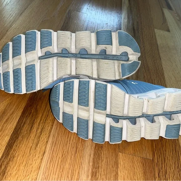 Womens On Cloudswift, lake sky blue, size 6 - Picture 4 of 4